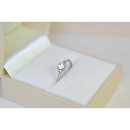 Μονόπετρο από λευκόχρυσο 9 καρατίων