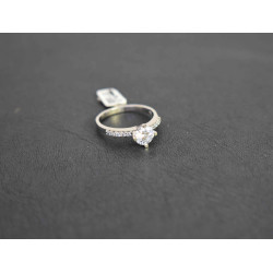 Μονόπετρο από λευκόχρυσο 14 καρατίων