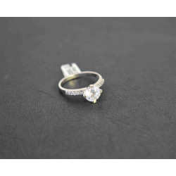 Μονόπετρο από λευκόχρυσο14 καρατίων