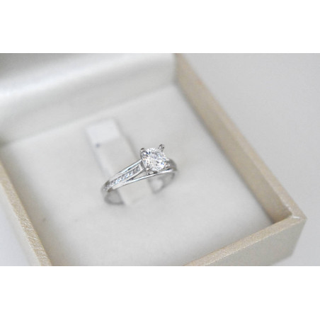 Μονόπετρο από λευκόχρυσο 9 καρατίων