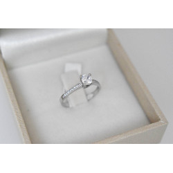 Μονόπετρο από λευκόχρυσο 9 καρατίων