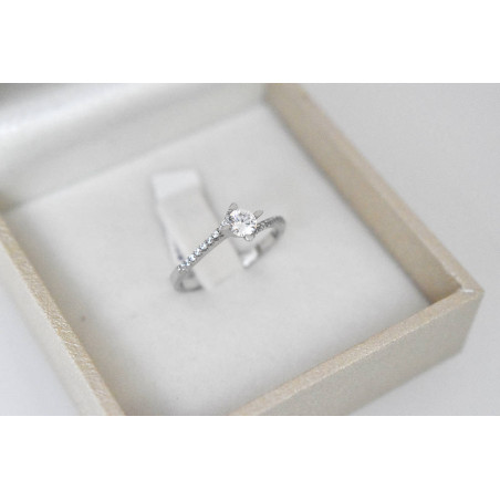 Μονόπετρο από λευκόχρυσο 9 καρατίων