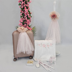 ΠΑΚΕΤΟ ΒΑΠΤΙΣΗΣ ΓΙΑ ΚΟΡΙΤΣΑΚΙ ΤΡΙΑΝΤΑΦΥΛΛΟ ΜΕ ΡΟΥΧΟ Guy Laroche