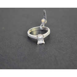 Μονόπετρο από λευκόχρυσο 14 καρατίων