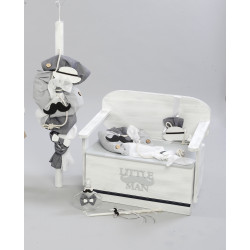 Βαπτιστικό πακέτο με ξύλινο μπαούλο θρανίο με θέμα το καπέλο μουστάκι παπιγιόν σε αποχρώσεις λευκό γκρι μπλε