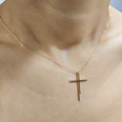 Χρυσός  γυναικείος σταυρός με διαμάντια και αλυσίδα 18 Καρατίων